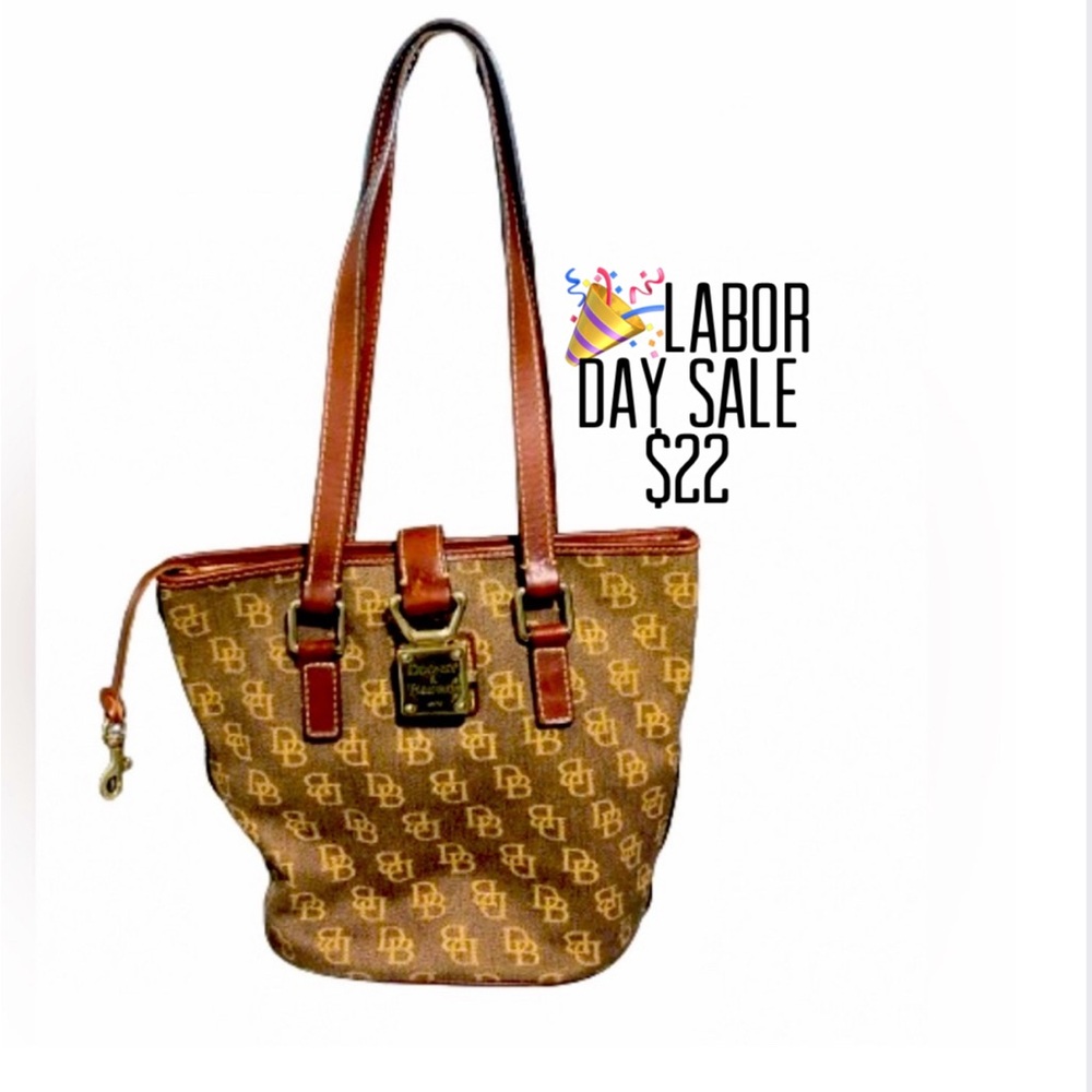 🎉Sale $22 Dooney & Bourke jacquard handbag-brass hardware, leather straps